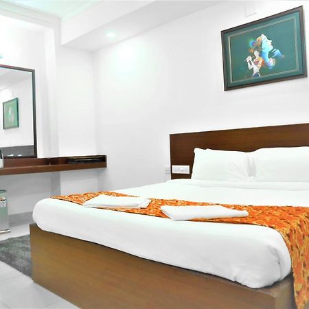 Harekrishna Hotel & Restaurant Bhubaneswar Extérieur photo